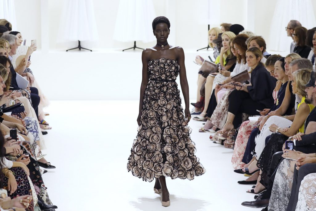 A model presents a creation by Christian Dior during the 2018-2019 Fall/Winter Haute Couture collection fashion show in Paris, on July 2, 2018. / AFP PHOTO / FRANCOIS GUILLOT