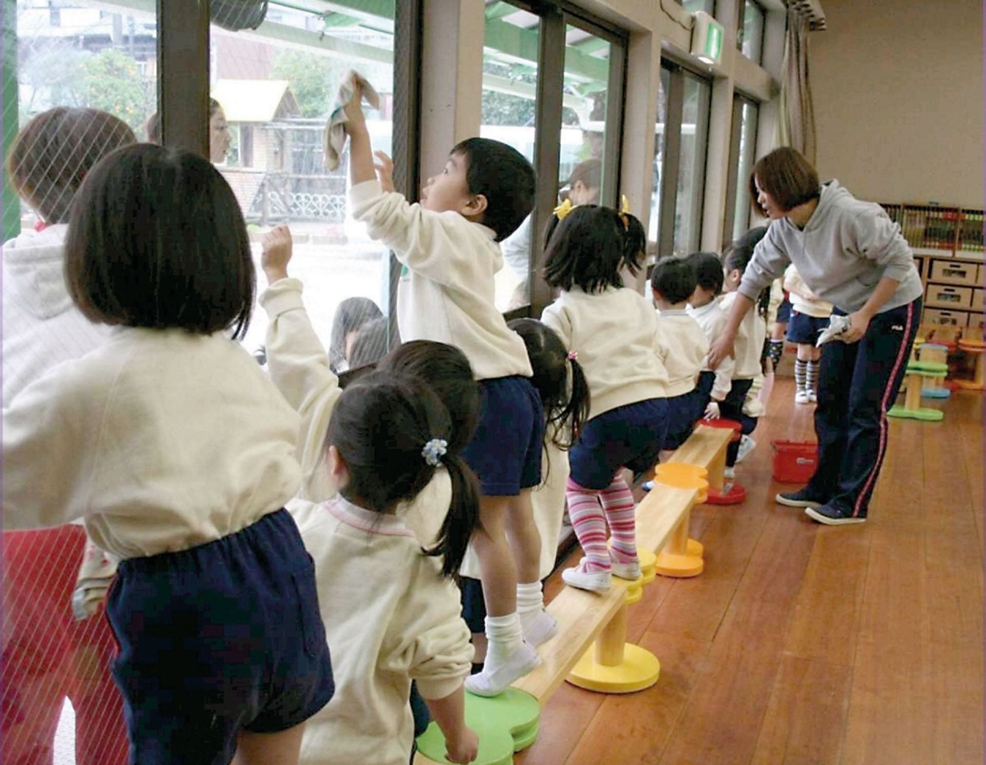 1.“En América latina, la limpieza se considera una tarea que nadie quiere hacer, pero la cultura japonesa la aborda dándole más peso al hecho de limpiar que a buscar al responsable de la suciedad”. El orden comunitario japonés basado en sus “5 S”: Seiri (clasificación); Seiton (orden); Souji (limpieza); Seiketsu (prevenir el desorden) y Shitsuke (disciplina