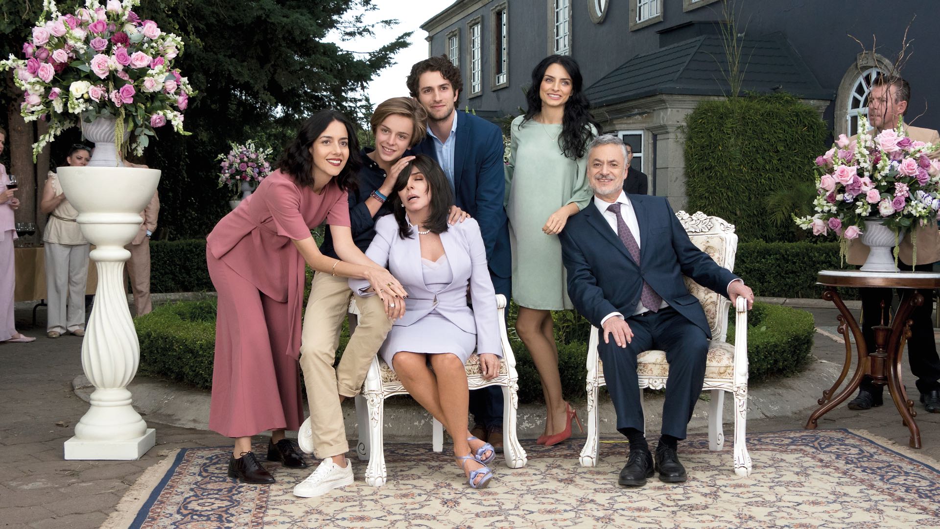 La casa de las flores devolvió a la pantalla a Verónica Castro, la reina de las telenovelas en los ‘80, en modo tevé streaming.