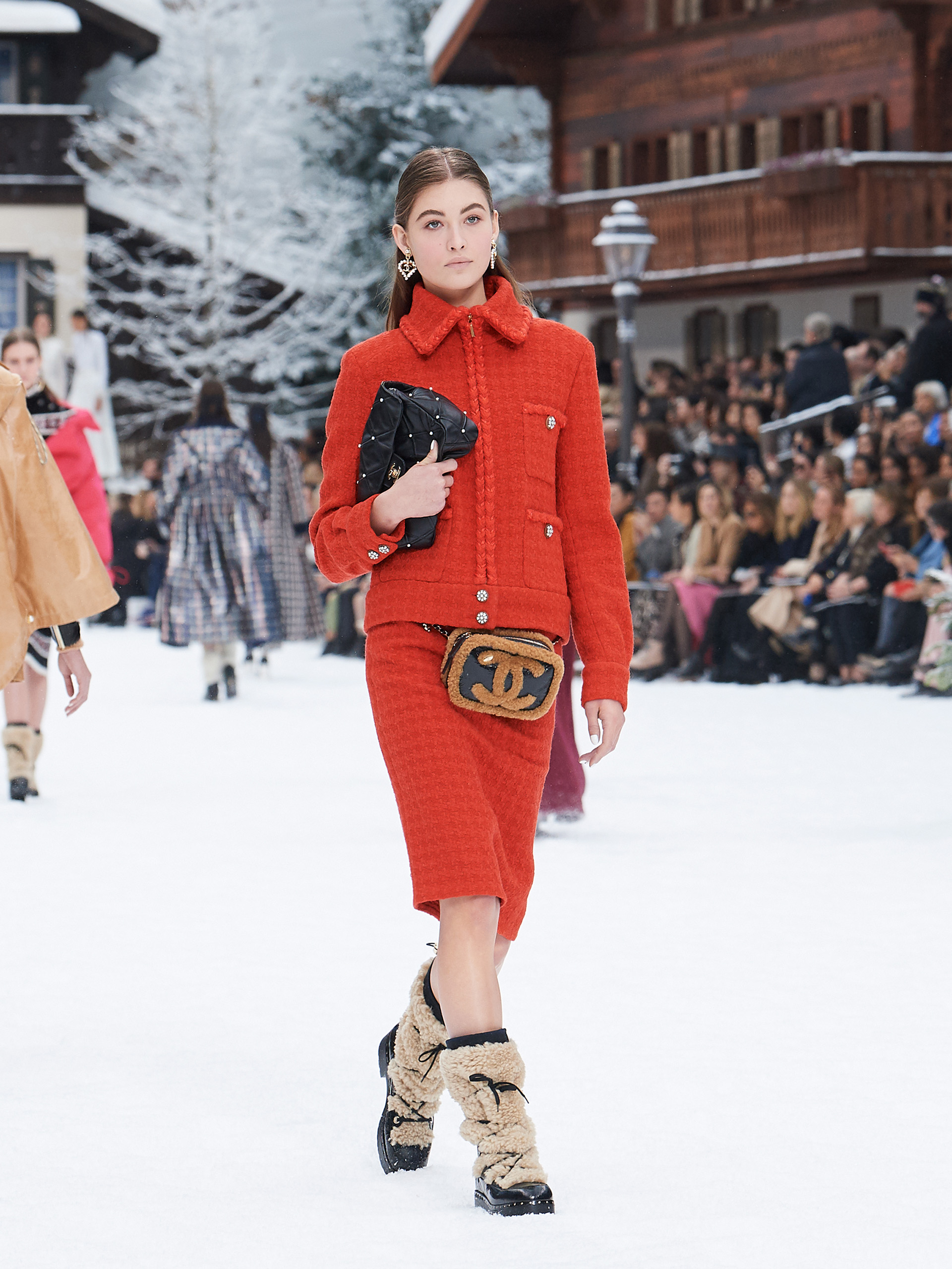 (Chanel)