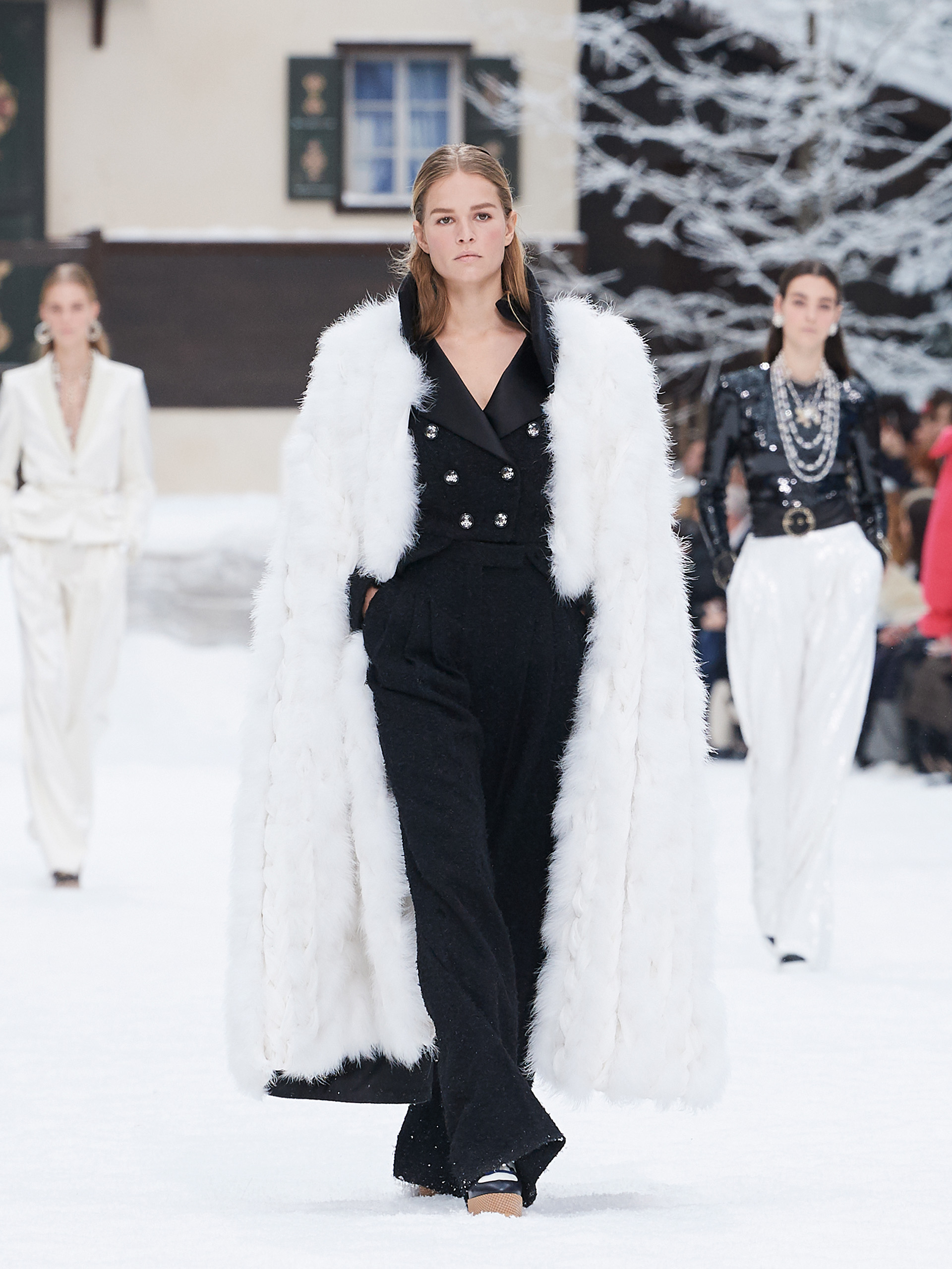 (Chanel)