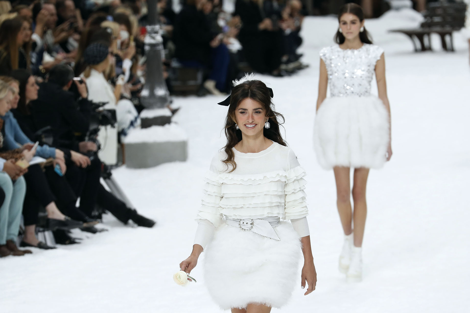 Penelope Cruz sobre la pasarela del Grand Palais