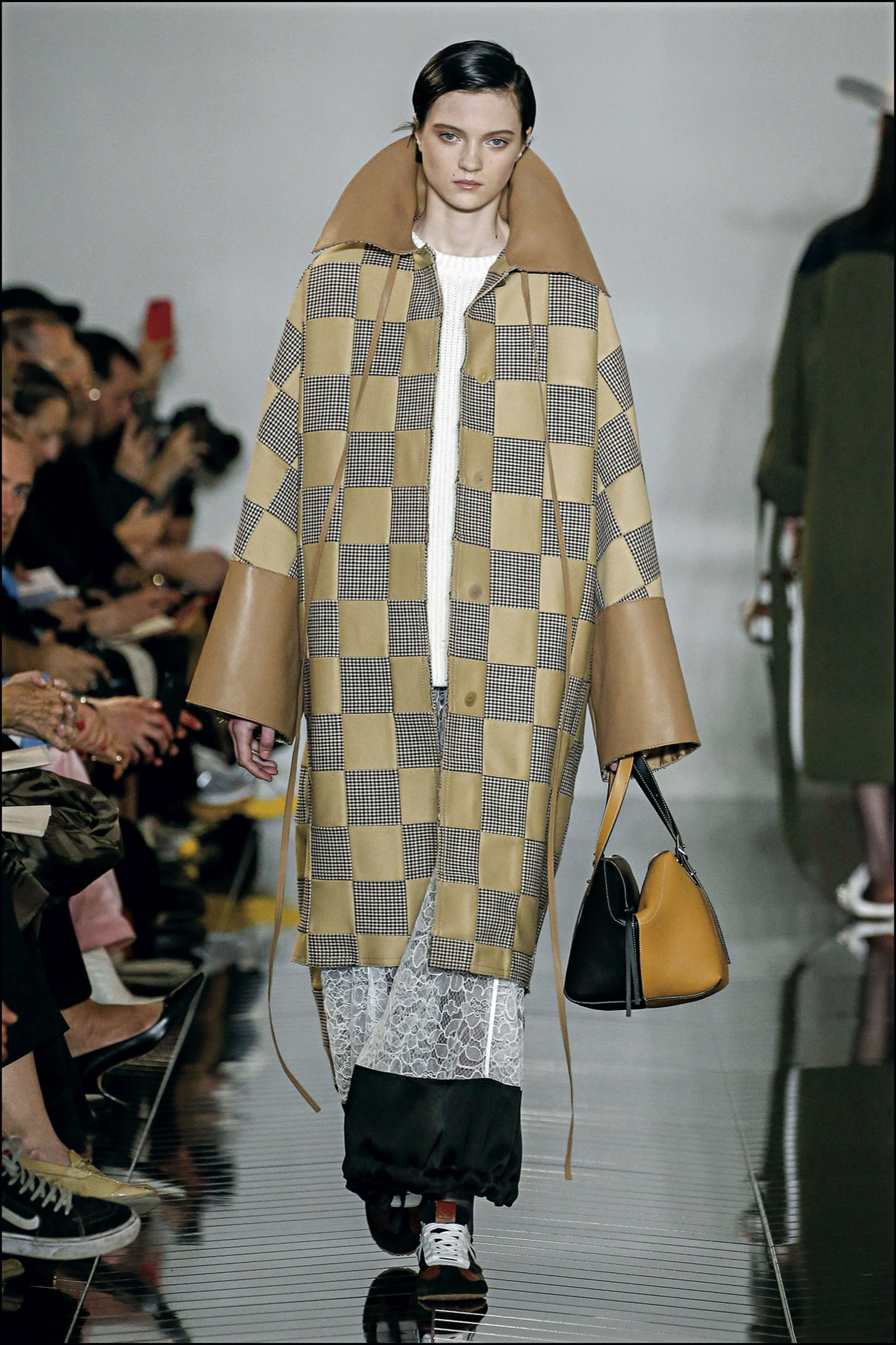 Mannequin - DÈfilÈ de mode Loewe collection prÍt-‡-porter Automne-Hiver 2019/2020 lors de la fashion week ‡ Paris, le 1er mars 2019. Loewe fashion show ready-to-wear Fall-Winter 2019/2020 during the fashion week in Paris, France, on March 1st 2019.