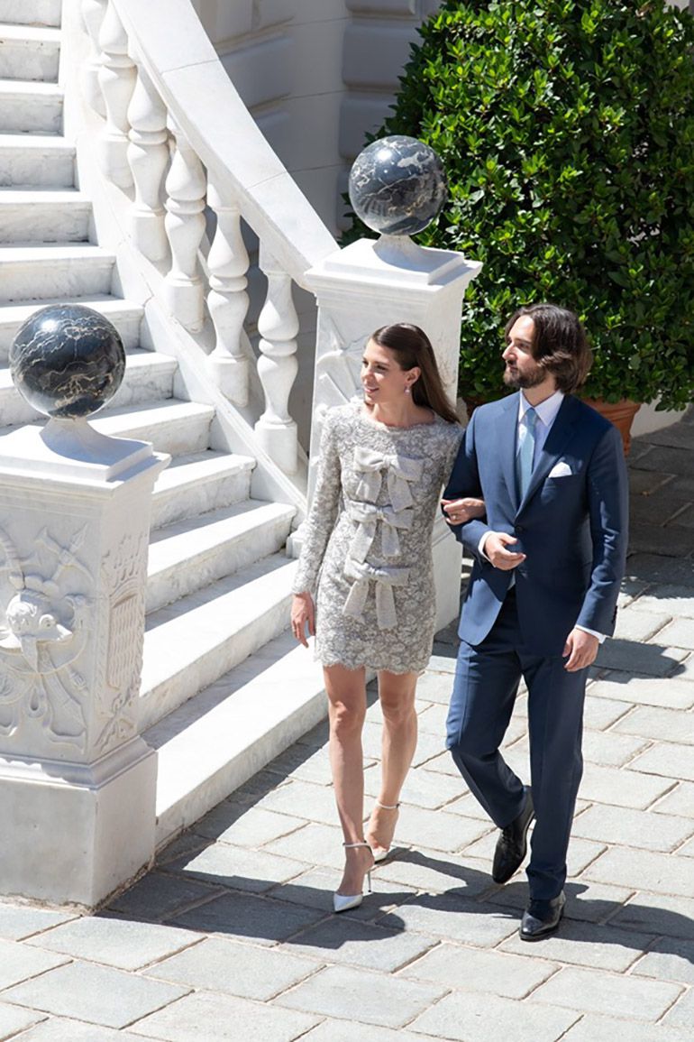 Los novios llegando a la ceremonia civil (Facebook: Palais Princier de Monaco)
