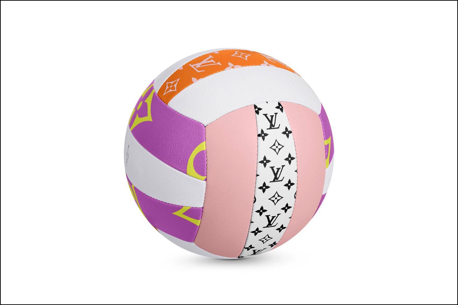 La pelota de cuero está hecha a modo de patchwork.