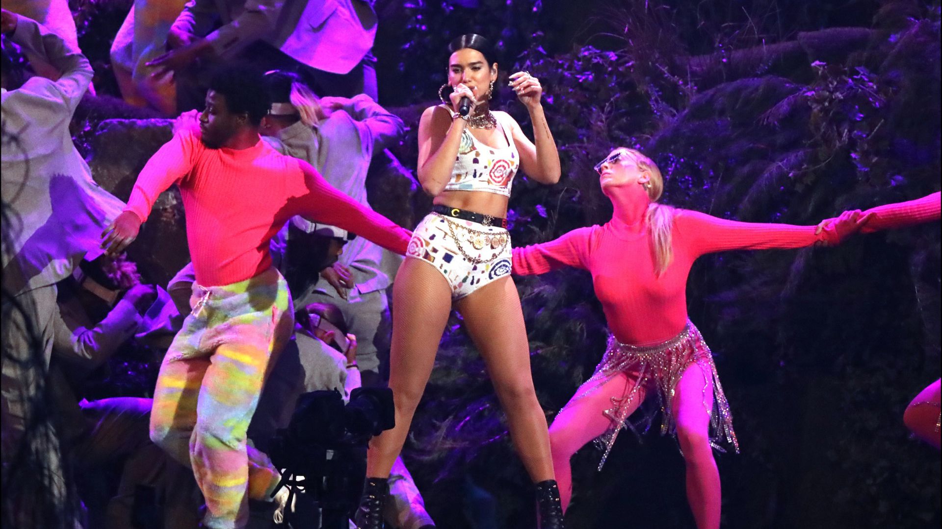 En la edición 2019 de los Brit Awards se lució como cantante.