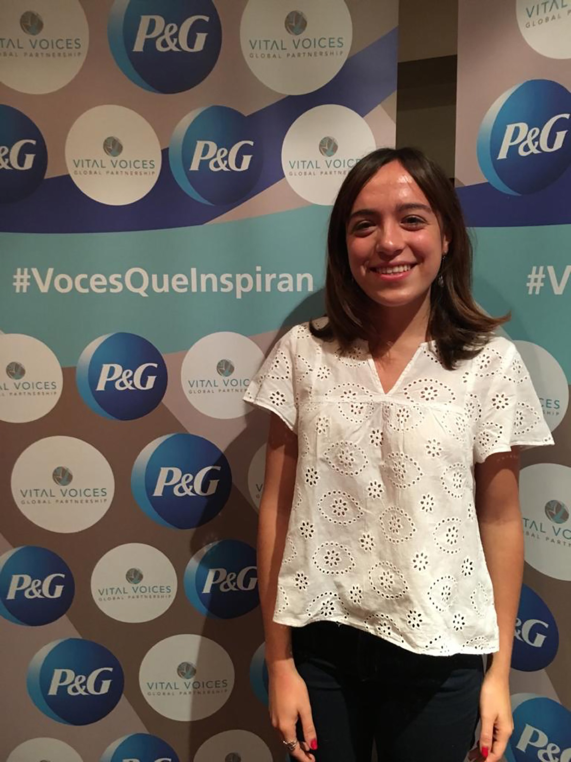 Lucía Martin tiene 18 años y creó 5ntar, una aplicación móvil para contar incidentes de abuso en la calle y proveer soporte emocional para las víctimas.