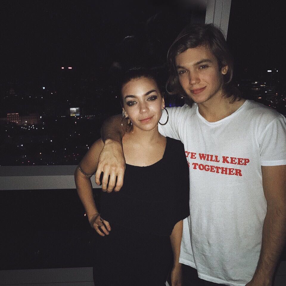 Con su hermana