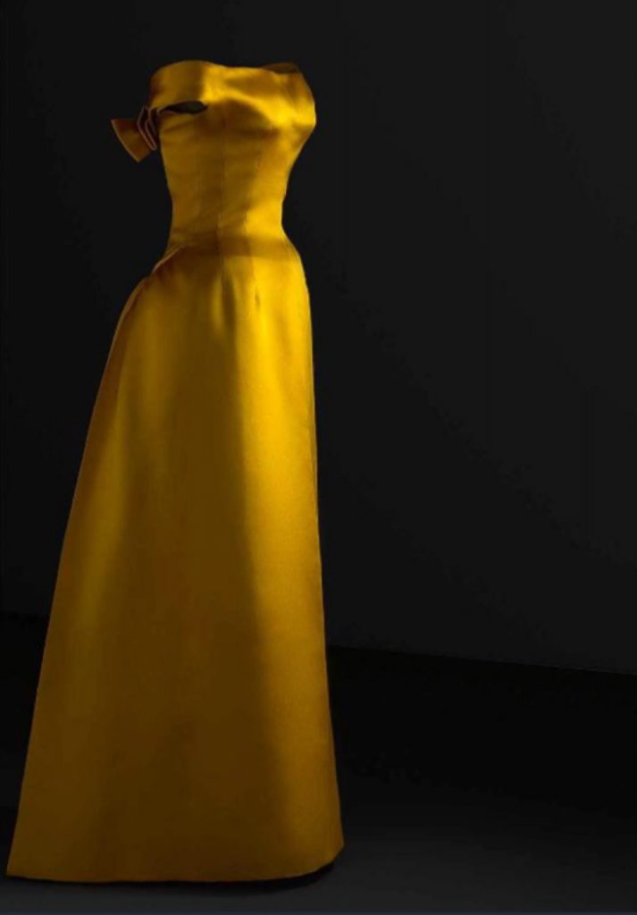 MUESTRA BALENCIAGA THYSSEN MODA DISEÑADOR