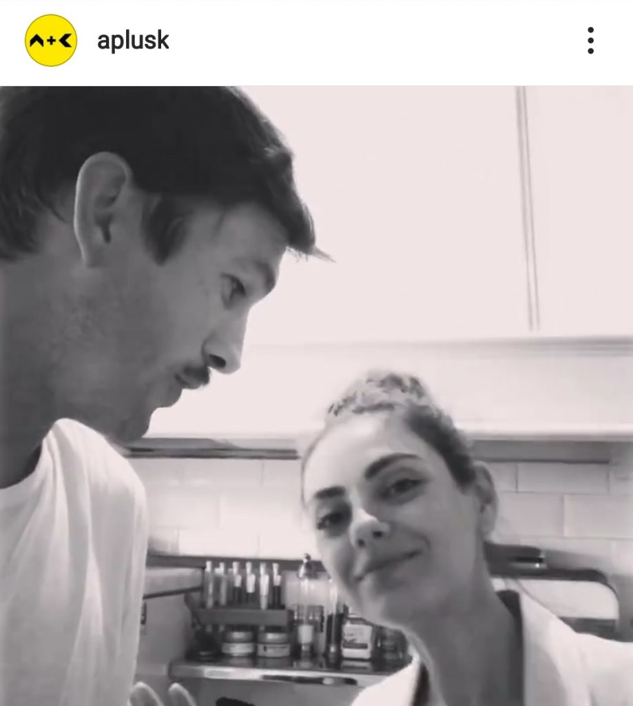 INSTAGRAM CANCION MILA KUNIS ASHTON KUTCHER PAREJA
