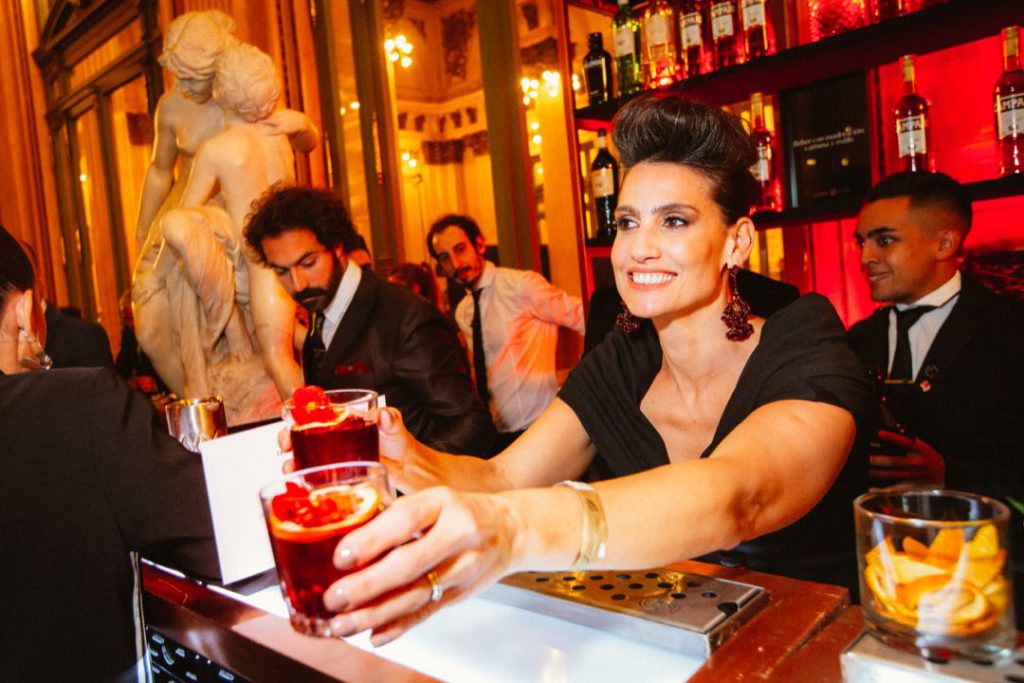 MUJERES BARTENDERS