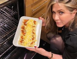 JENNIFER ANISTON COCINA THANKSGIVING