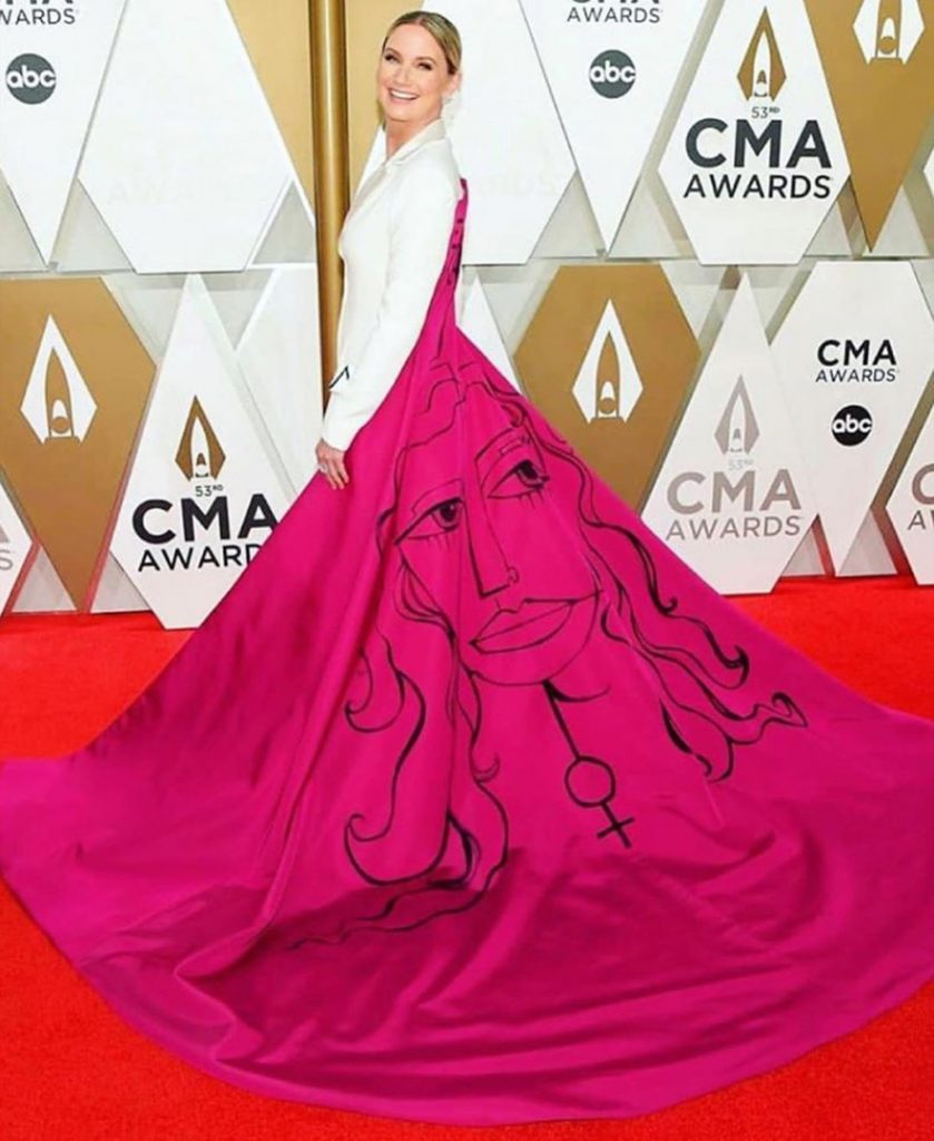 Diseño de Jennifer Nettles en CMA´s 2019