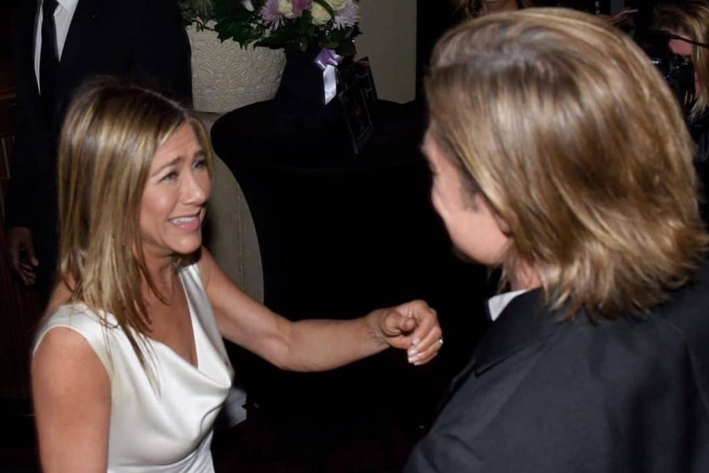 El saludo ganador y sincero de Aniston y Pitt durante los SAG Awards Foto: Instagram.