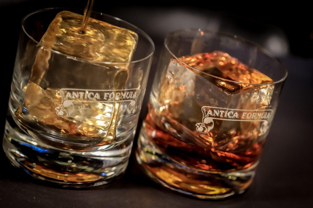 Una bebida premium con hielo cristalizado,