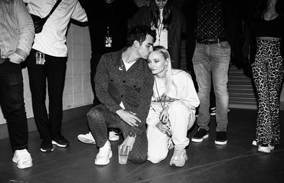 SOPHI ETURNER JOE JONAS EMBARAZO