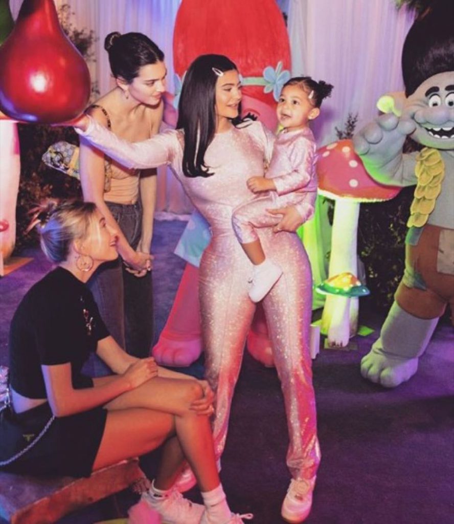 CUMPLE STORMI KYLIE JENNER HIJA