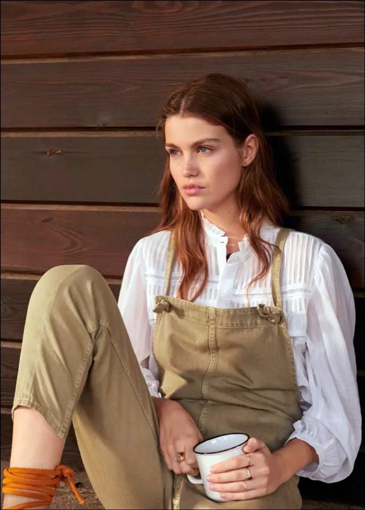 La modelo holandesa Luna Bijl posa para la campaña Primavera Verano 2020 de la marca española Mango.