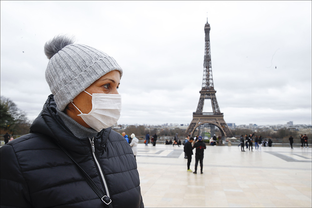 Una postal de París, símbolo del imapcto del Coronavirus en todo el mundo.