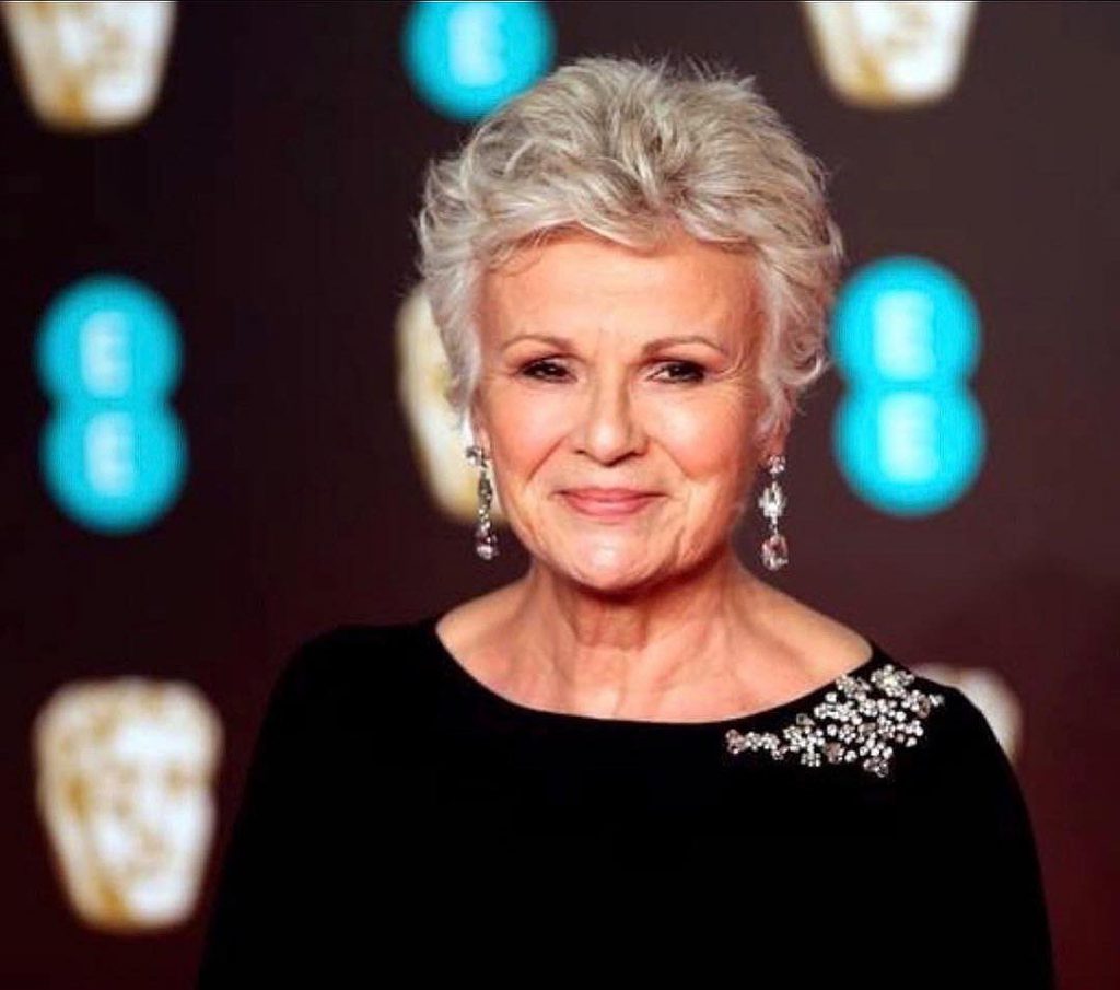"Me siento realmente bien, Y estoy limpia", expresó Julie Walters en su emotiva entrevista con la BBC.