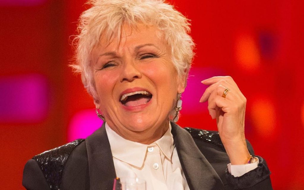 "Fue un shock, Pero en ese momento tenés que ver el lado positivo, que fue que el médico me dijo que se podía solucionar”, contó en febrero pasado su lucha contra el cáncer de intestinos Julie Walters.