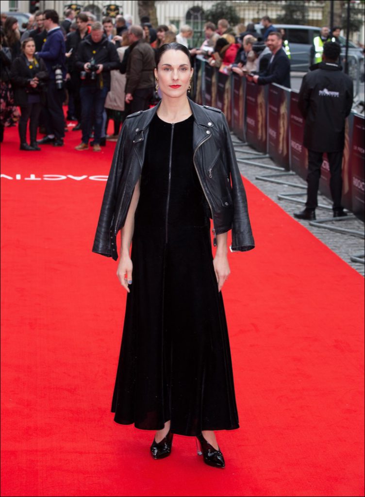 Drew Jacoby en la premiere de Radioactive en Londres.