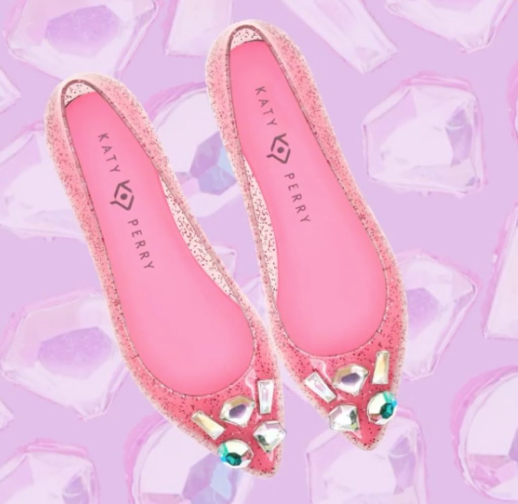 KATY PERRY DONA ZAPATOS Y CARTERAS CORONAVIRUS