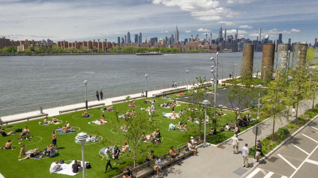 Distancia social. Parque de Nueva York. Covid 19