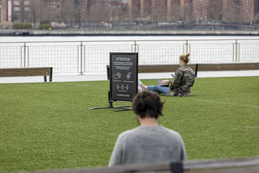 Distancia social. Parque de Nueva York. Covid 19