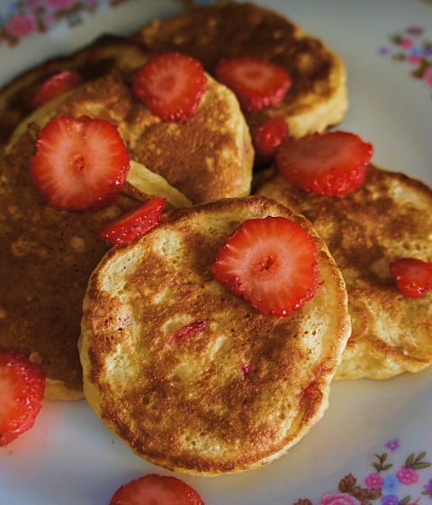 Receita De Panquequinhas De Banana E Morango Delicitas