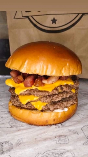 Smash Triplo Bacon + Refri 350ML + Batata Frita P