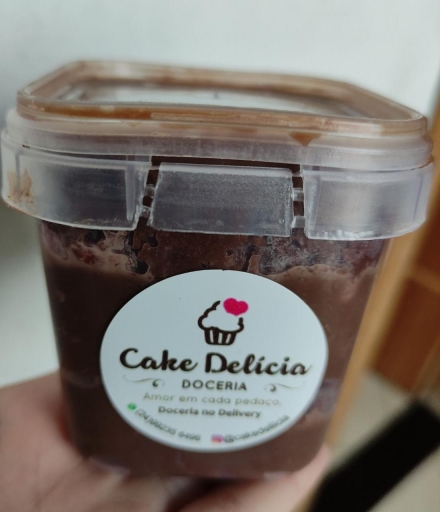 Bolo de Pote de Brigadeiro Com Morango