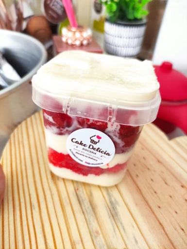 Bolo de Pote Cream Cheese e Geleia de Morango