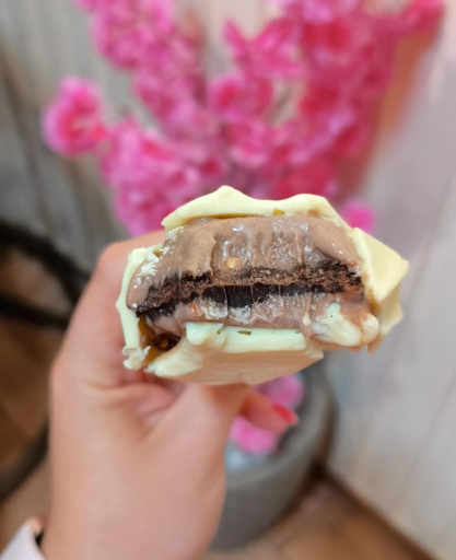 Paleta de Brownie C/ Casquinha Branca