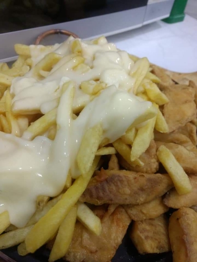 Porcão de Tilápia Com Fritas e Catupiry + Molho Porcão de Tilápia Com Fritas e Catupiry + Molho