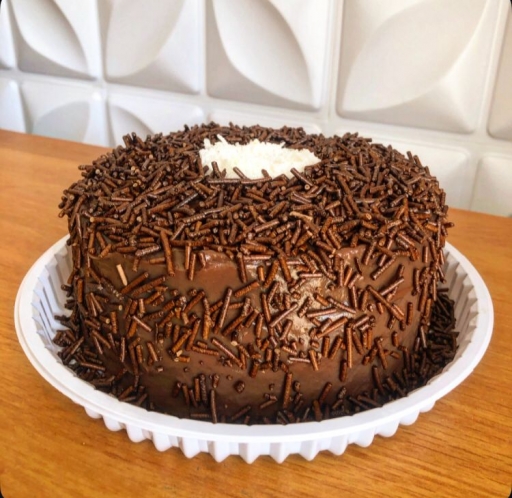 Bolo Recheado de Prestígio