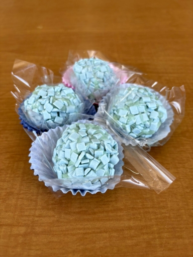 Brigadeiro Branco Com Confeito de Framboesa