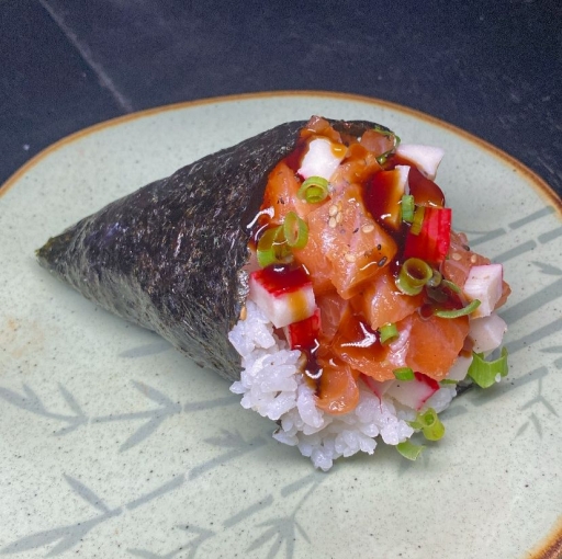 Temaki Salmão Com Kani