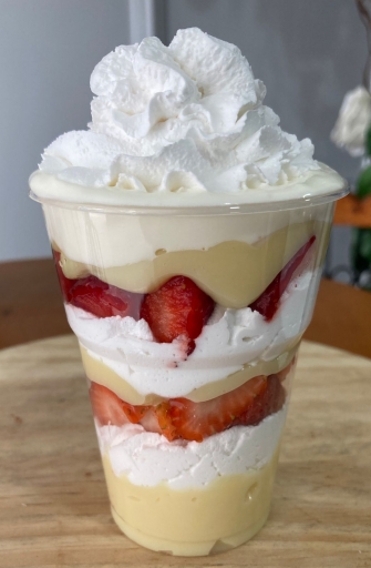 Copo Da Felicidade Morango Com Chantilly