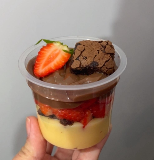 Potinho de Brownie Com Morango