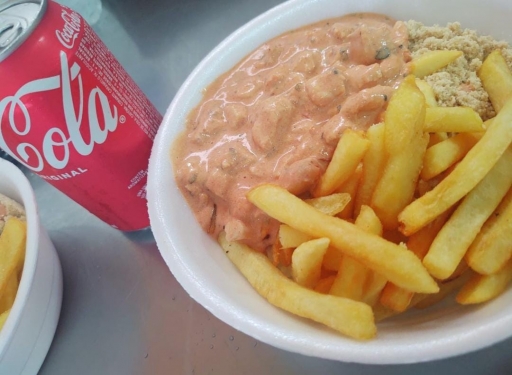 Mini Strogonoff de Frango + Coca Lata