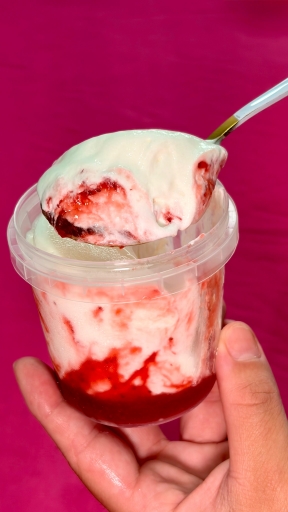 Sorvete Artesanal Ninho Com Geleia de Morango