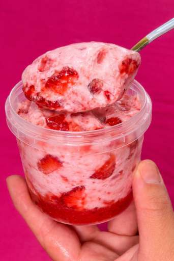 Sorvete Artesanal de Morango Com Geleia