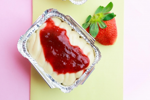 Bolo Gelado de Ninho C/ Geleia de Morango Por R$4,99