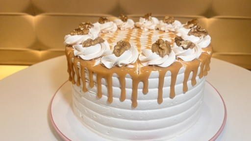 Fatia de Torta de Nozes Com Doce de Leite