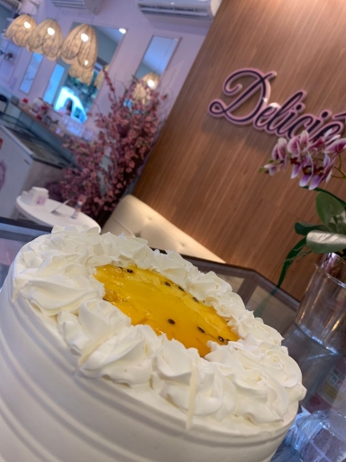 Fatia de Bolo de Geleia de Frutas Amarelas
