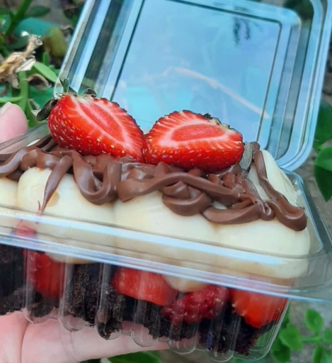 Escondidinho de Brownie Com Morango