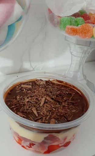 Bombom de Morango No Pote 200ML