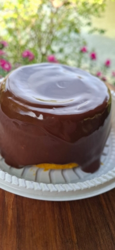 Mini Bolo Vulcão de Cenoura Com Brigadeiro  (Aro 12 )