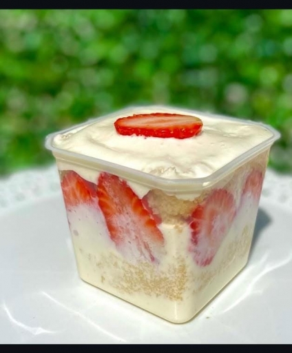 Bolo de Ninho Com Morango